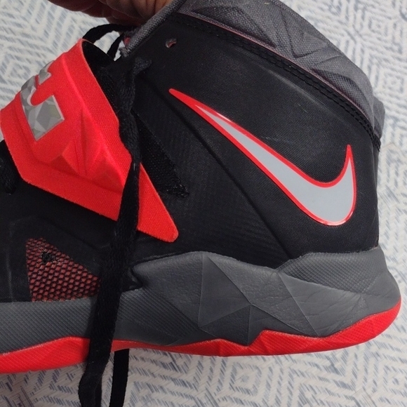 Nike Nike Zoom LeBron Soldier 7basketball shoes in black,bright crimson and grey - Picture 11 of 12